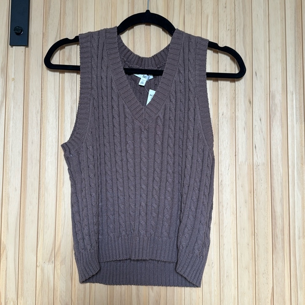NWT BP Sweater vest in Taupe